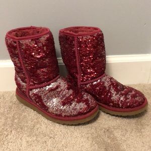 Cute pink sequin uggs!